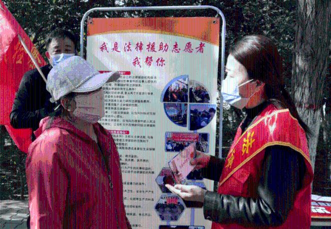 吃星星的恐龙男孩