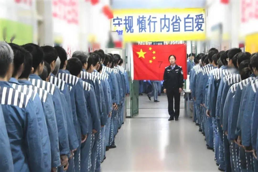 游客在海南一景区，被村民私自拍照强制要求购买，官方：停业整顿